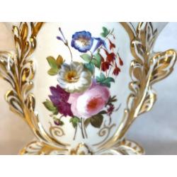 Paire De Vases De Cheminée Ou De Mariée Porcelaine De Paris