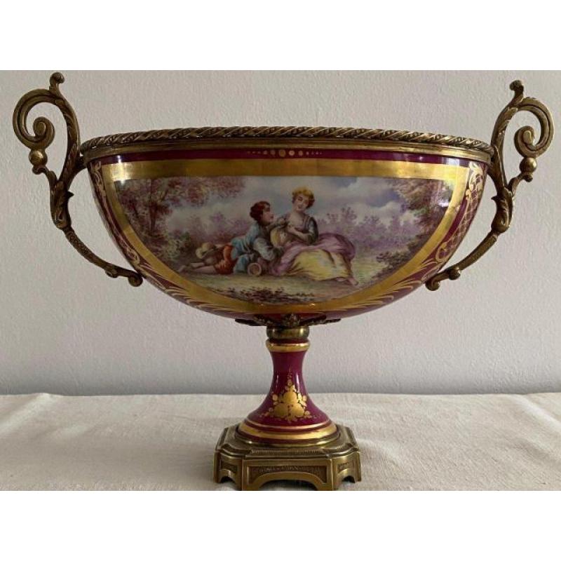 Coupe En Porcelaine De Sèvres