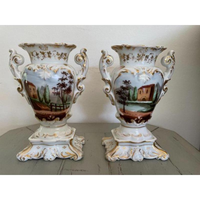 Paire De Vases En Porcelaine De Paris