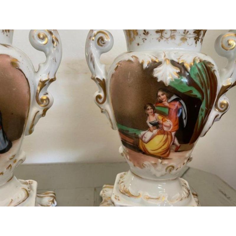 Paire De Vases En Porcelaine De Paris