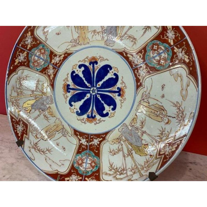 Plat En Porcelaine Polychrome Imari